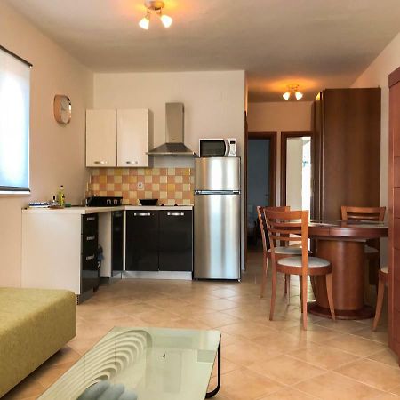 Mr. Hall Apartments Barbat na Rabu Экстерьер фото