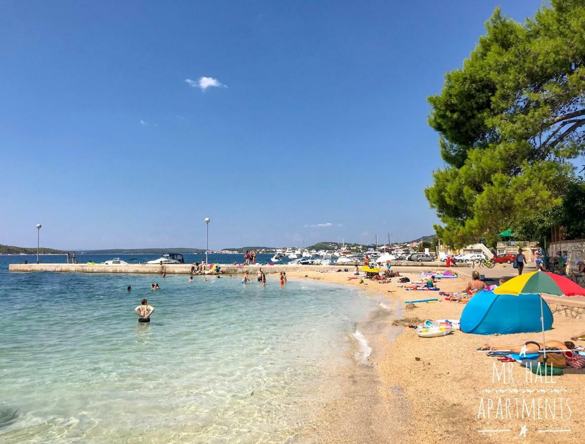 Mr. Hall Apartments Barbat na Rabu Экстерьер фото