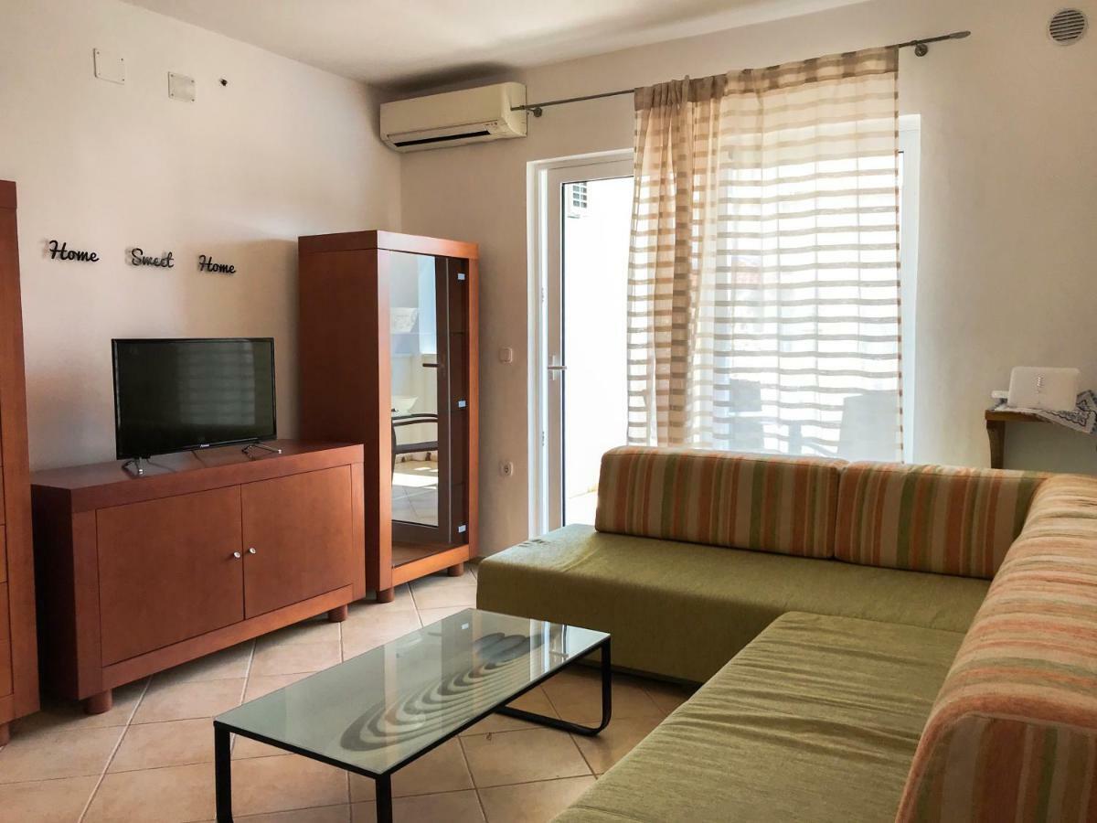 Mr. Hall Apartments Barbat na Rabu Экстерьер фото