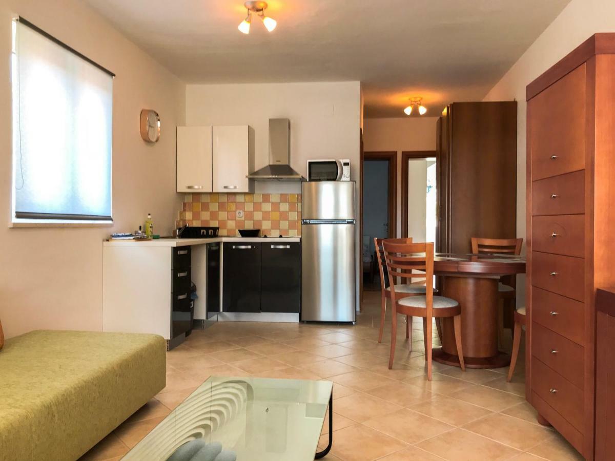 Mr. Hall Apartments Barbat na Rabu Экстерьер фото